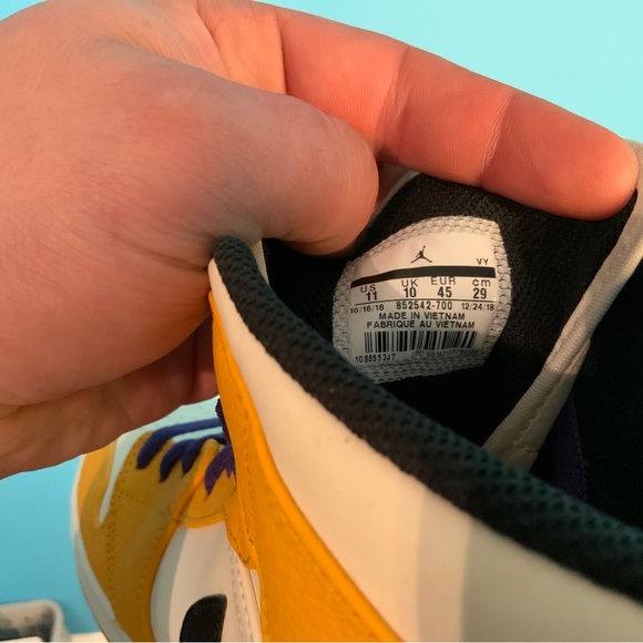 AIR JORDAN RETRO 1s “LAKERS” - Picture 3 of 6